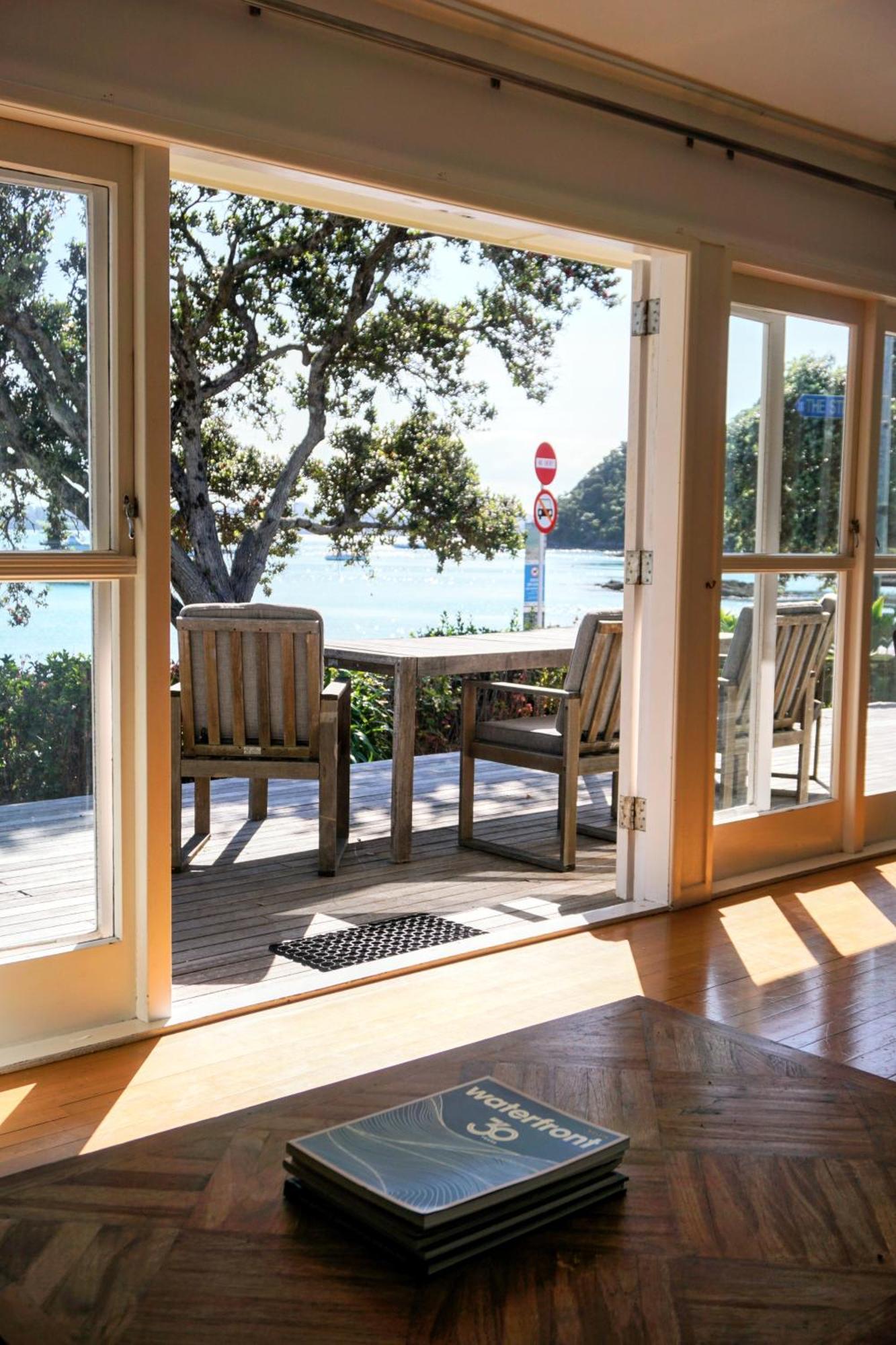 Last On The Strand, Russell - The Boathouse Exterior photo