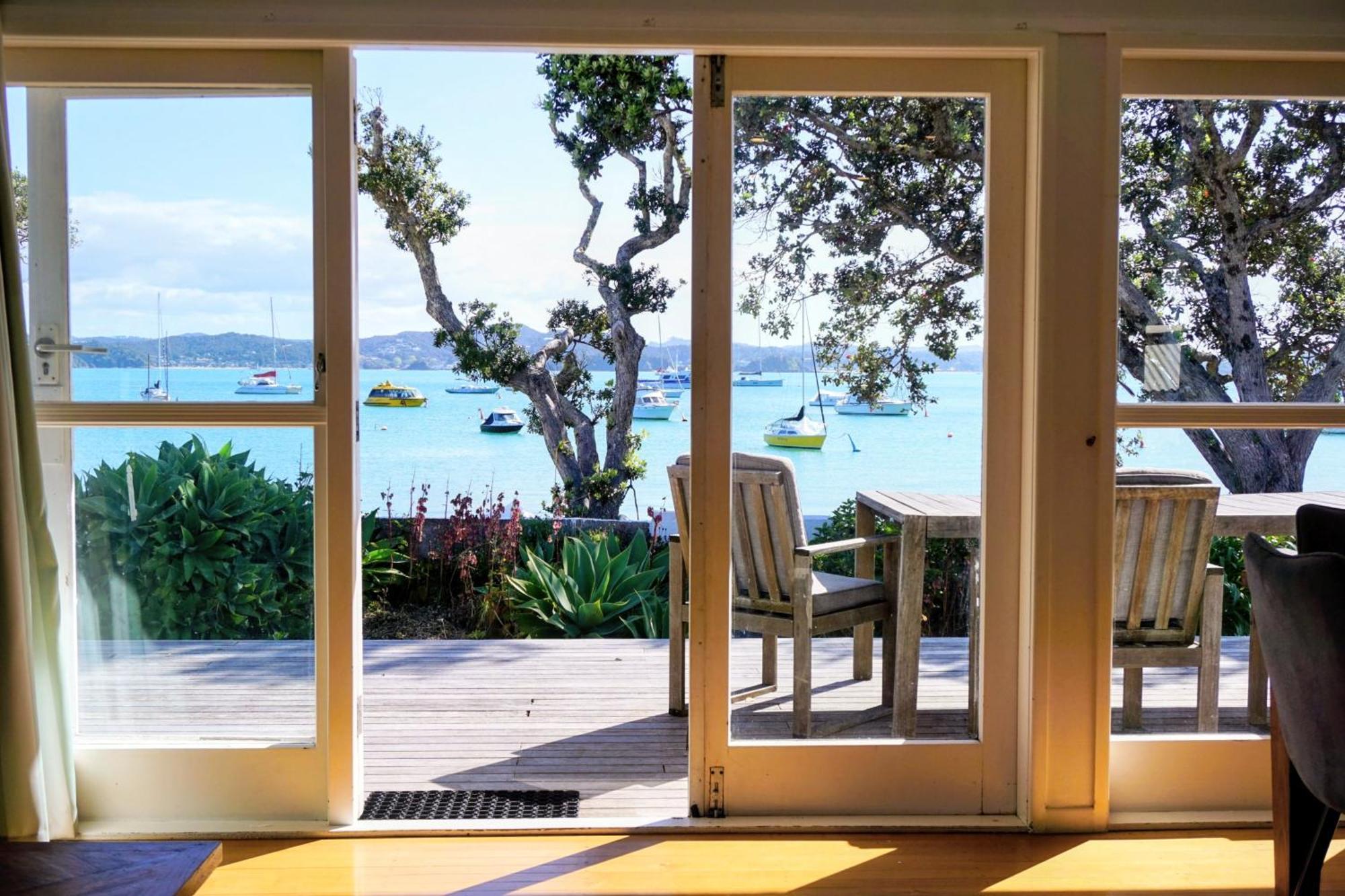 Last On The Strand, Russell - The Boathouse Exterior photo
