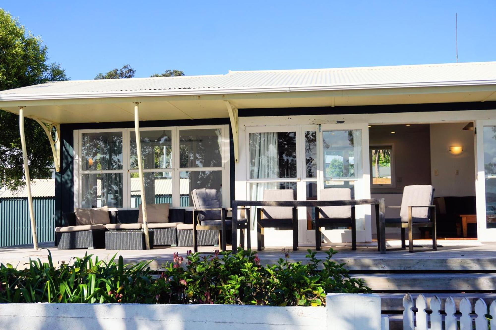 Last On The Strand, Russell - The Boathouse Exterior photo