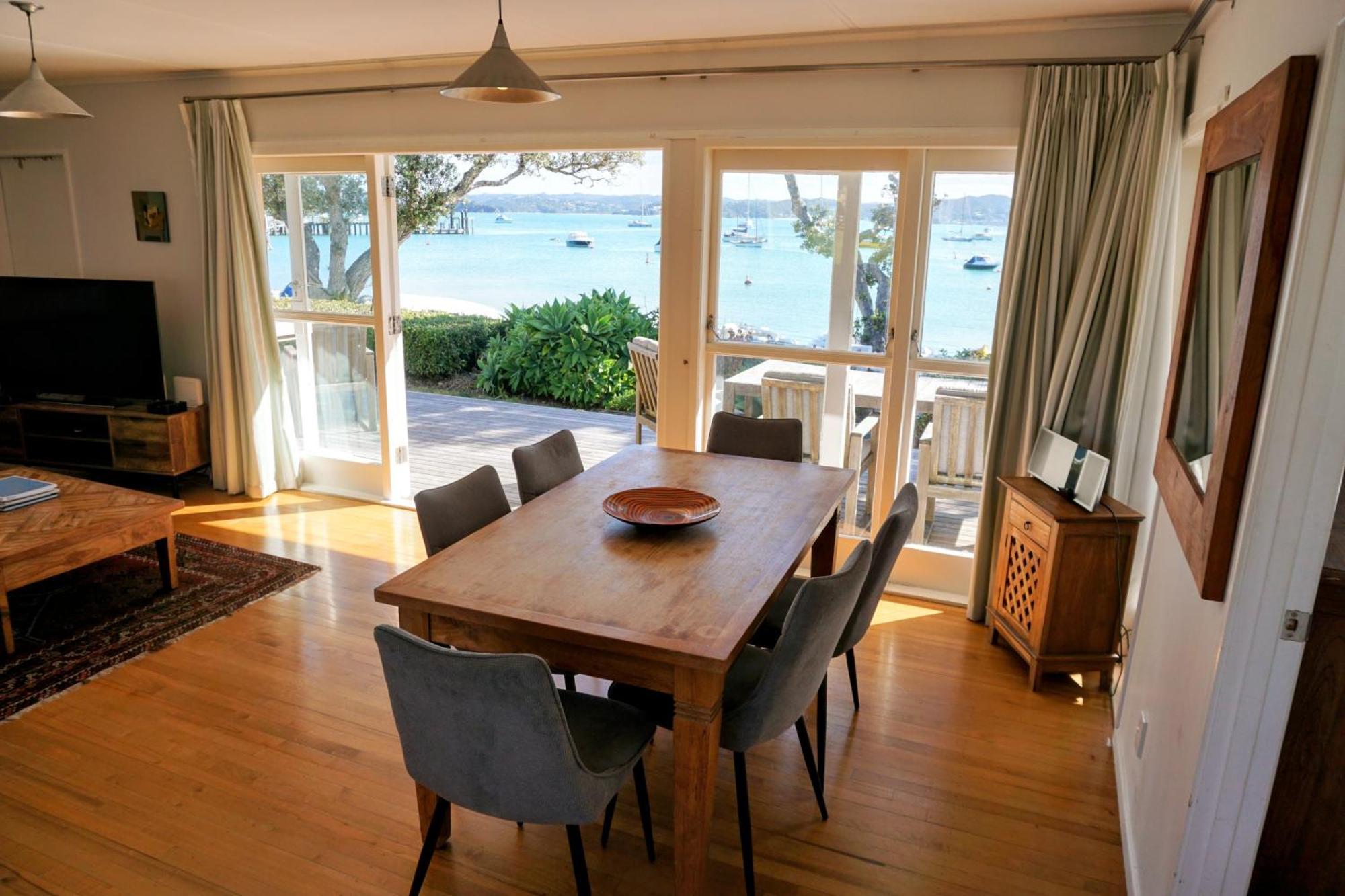 Last On The Strand, Russell - The Boathouse Exterior photo