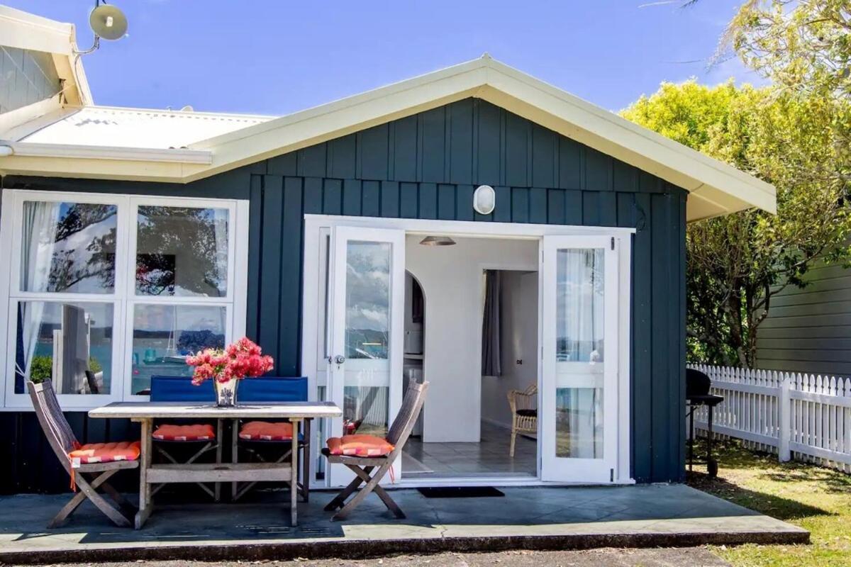 Last On The Strand, Russell - The Boathouse Exterior photo